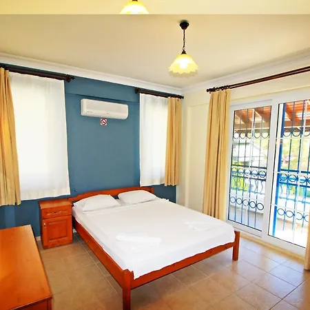 Brookland Paris, Oezel Havuzlu, * Fethiye