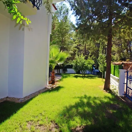 Brookland Paris, Oezel Havuzlu, Villa