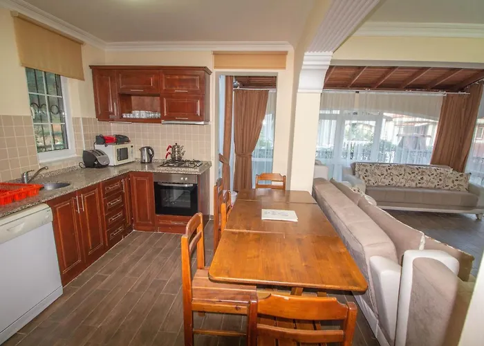 Villa Brookland Paris, Oezel Havuzlu, *