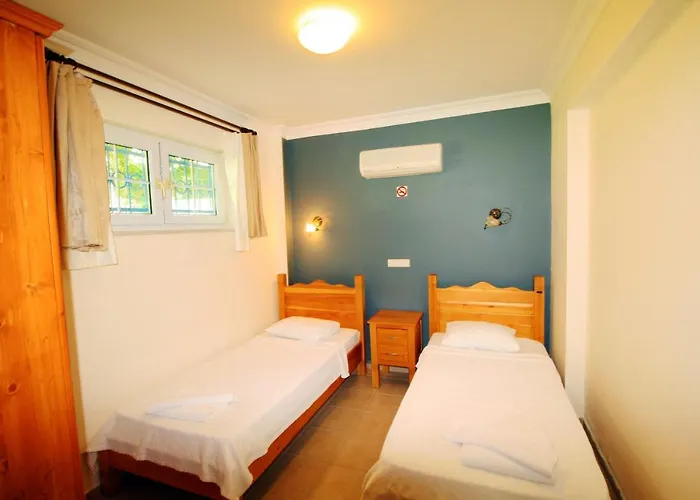 Brookland Paris, Oezel Havuzlu,