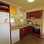 Villa Brookland Paris, Oezel Havuzlu,