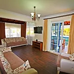 Brookland Paris, Oezel Havuzlu, * Fethiye
