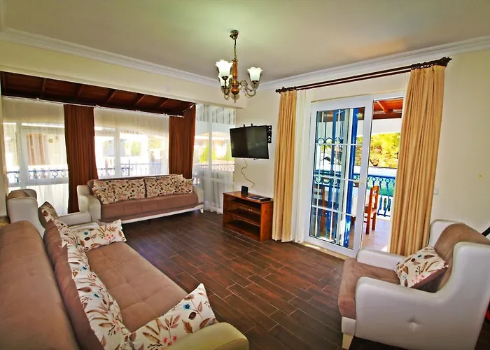 Brookland Paris, Oezel Havuzlu, * Fethiye