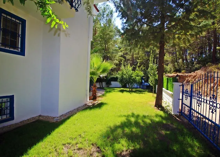 Brookland Paris, Oezel Havuzlu, Villa