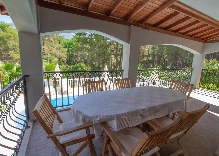 Brookland Paris, Oezel Havuzlu, * Fethiye