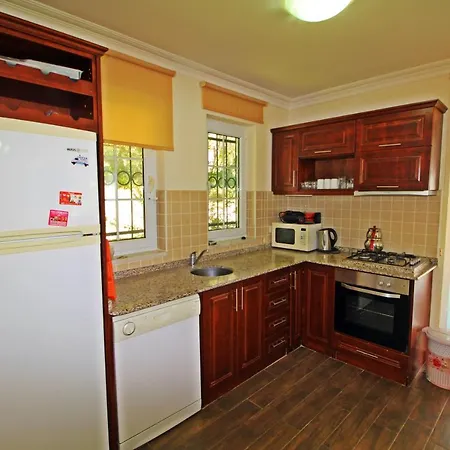 Villa Brookland Paris, Oezel Havuzlu,