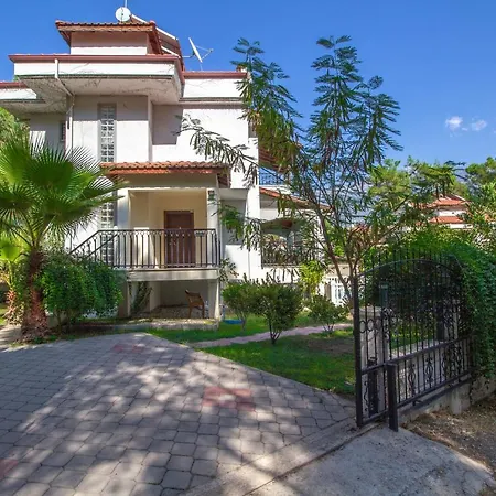 Brookland Paris, Oezel Havuzlu, Villa Fethiye