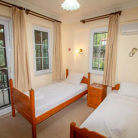 Brookland Paris, Oezel Havuzlu, Villa Fethiye